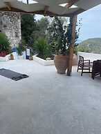 The White House Evgrious, Sleeps 4, Close to Beach
