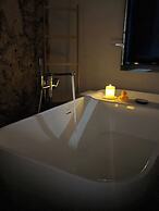 The White House Evgrious, Sleeps 4, Close to Beach