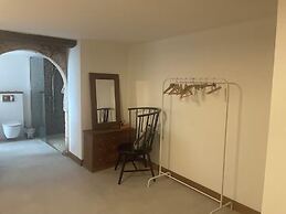 The White House Evgrious, Sleeps 4, Close to Beach