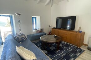 The White House Evgrious, Sleeps 4, Close to Beach