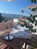 The White House Evgrious, Sleeps 4, Close to Beach