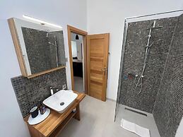 The White House Evgrious, Sleeps 4, Close to Beach