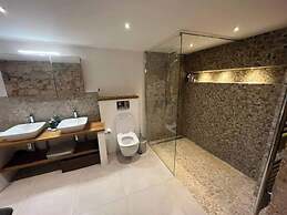 The White House Evgrious, Sleeps 4, Close to Beach