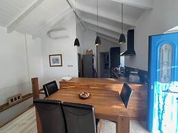 The White House Evgrious, Sleeps 4, Close to Beach