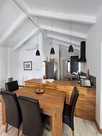 The White House Evgrious, Sleeps 4, Close to Beach