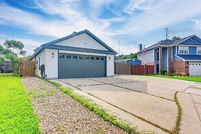 11 Mi to Dtwn: Family Home in Houston!