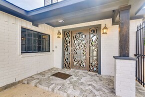 11 Mi to Dtwn: Family Home in Houston!