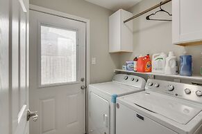 11 Mi to Dtwn: Family Home in Houston!