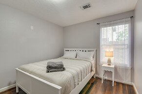 11 Mi to Dtwn: Family Home in Houston!