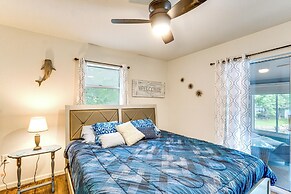 Lake of the Ozarks Home w/ Boat Dock & Kayaks