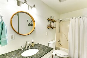 Lake of the Ozarks Home w/ Boat Dock & Kayaks