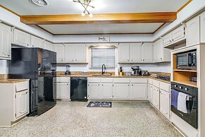 Walk to Graceland: Spacious Memphis Home!