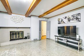 Walk to Graceland: Spacious Memphis Home!