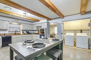 Walk to Graceland: Spacious Memphis Home!