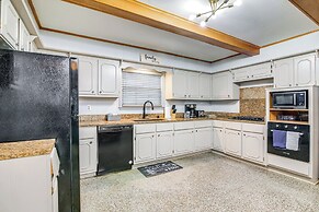 Walk to Graceland: Spacious Memphis Home!