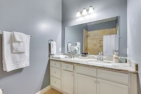 Apartment 2 Mi to Chase Field & PHX Arena!
