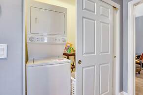Apartment 2 Mi to Chase Field & PHX Arena!