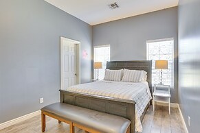 Apartment 2 Mi to Chase Field & PHX Arena!