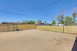 Apartment 2 Mi to Chase Field & PHX Arena!