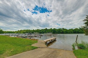 Lake Anna Retreat w/ Dock Access: Boating & Bbqs!