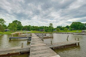 Lake Anna Retreat w/ Dock Access: Boating & Bbqs!