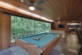 Lodge-style Home in Coshocton w/ Spacious Yard