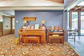 Lodge-style Home in Coshocton w/ Spacious Yard