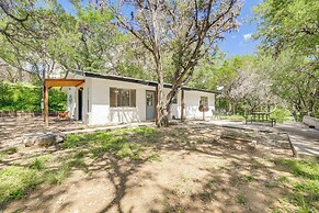 10 Mi to Garner State Park: Concan Home w/ Patio