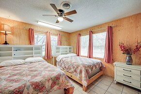 10 Mi to Garner State Park: Concan Home w/ Patio