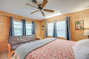 10 Mi to Garner State Park: Concan Home w/ Patio