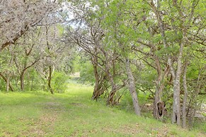 10 Mi to Garner State Park: Concan Home w/ Patio