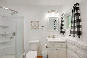 10 Mi to Garner State Park: Concan Home w/ Patio