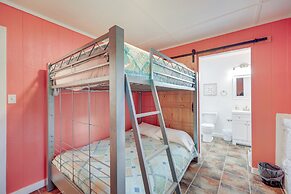 10 Mi to Garner State Park: Concan Home w/ Patio