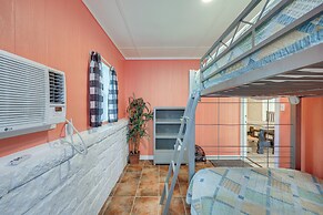 10 Mi to Garner State Park: Concan Home w/ Patio