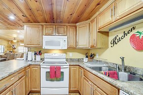 12 Mi to Tonto Natural Bridge SP: Cabin w/ Patio!