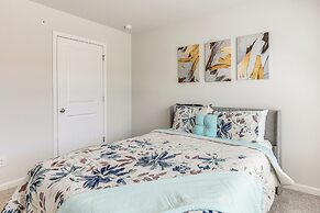 Walk to Dog Park & Playground: Hampton Haven!