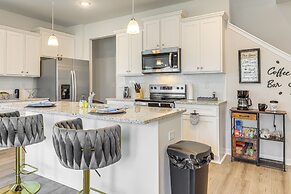 Walk to Dog Park & Playground: Hampton Haven!