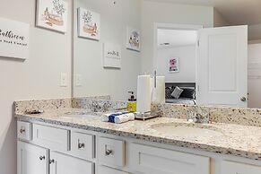 Walk to Dog Park & Playground: Hampton Haven!