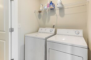 Walk to Dog Park & Playground: Hampton Haven!