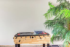 Walk to Dog Park & Playground: Hampton Haven!