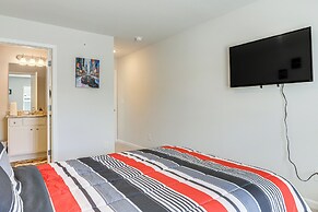 Walk to Dog Park & Playground: Hampton Haven!