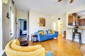 Blanco's Blue Cottage Inn w/ Patio, Grill & Porch