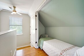 Blanco's Blue Cottage Inn w/ Patio, Grill & Porch