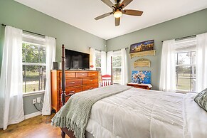 Blanco's Blue Cottage Inn w/ Patio, Grill & Porch