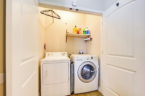 Blanco's Blue Cottage Inn w/ Patio, Grill & Porch