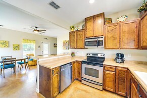 Blanco's Blue Cottage Inn w/ Patio, Grill & Porch