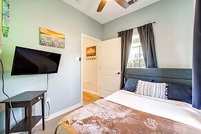 Blanco's Blue Cottage Inn w/ Patio, Grill & Porch