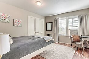 2 Mi to Landa Park: Farmhouse w/ Fire Pit!