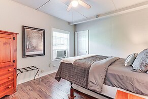 2 Mi to Landa Park: Farmhouse w/ Fire Pit!