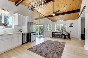 4 Mi to Folsom Lake: Modern Home w/ Patio!
